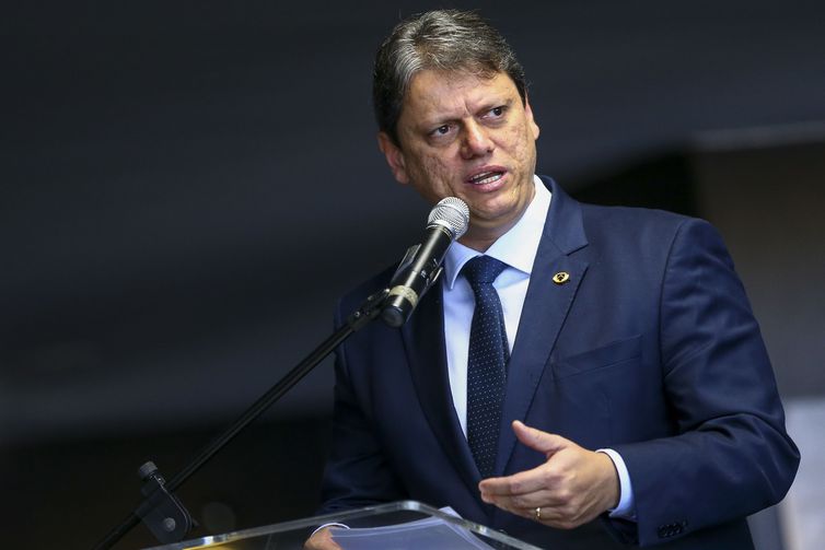 Governo quer dobrar transporte de carga por ferrovias
